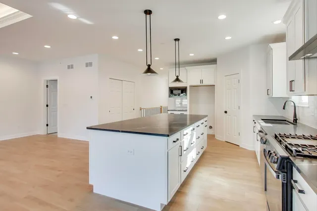 $649,900 | 894 North Quentin Road, Palatine, IL 60067