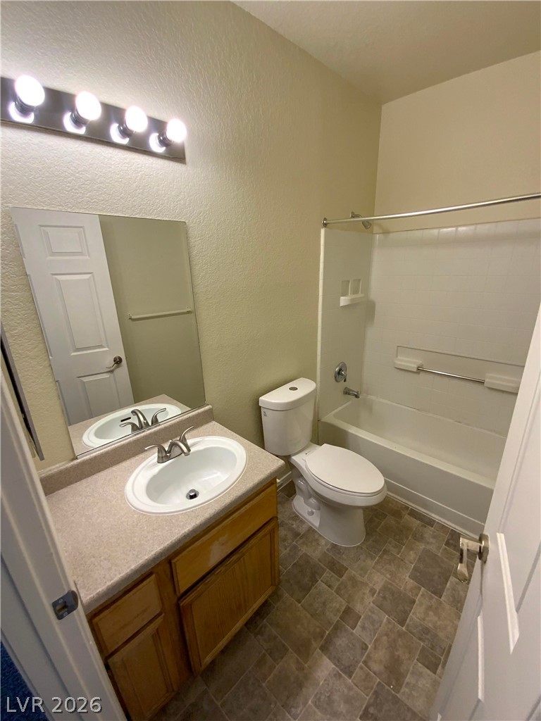 4730 East Craig Road, Unit 1091 Las Vegas, NV 89115 - Photo 9 of 14 Functional full bathroom with a spacious vanity, toilet, and a combined tub and shower.