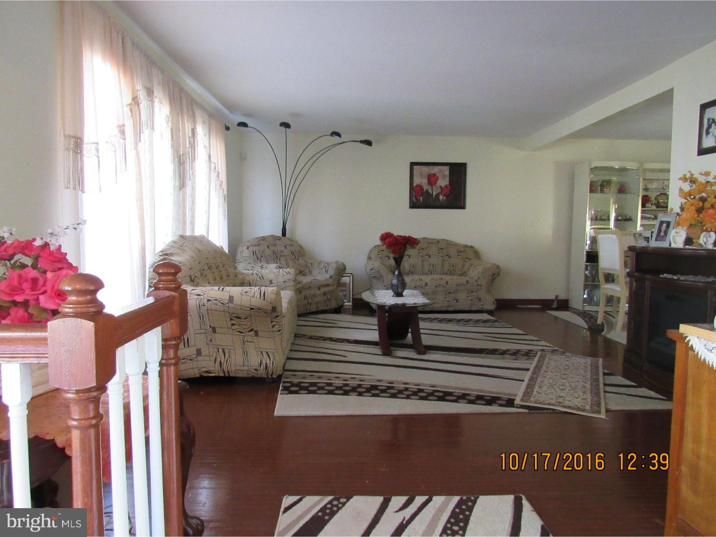 802 Densmore Road Philadelphia, PA 19116 - Photo 3 of 25 Living Room