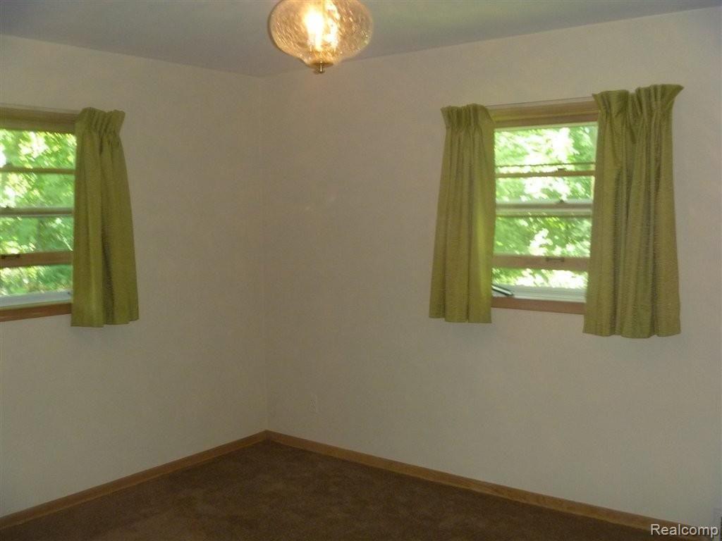 215 William Road Rochester, MI 48307 - Photo 9 of 20 photo8.jpg.JPG