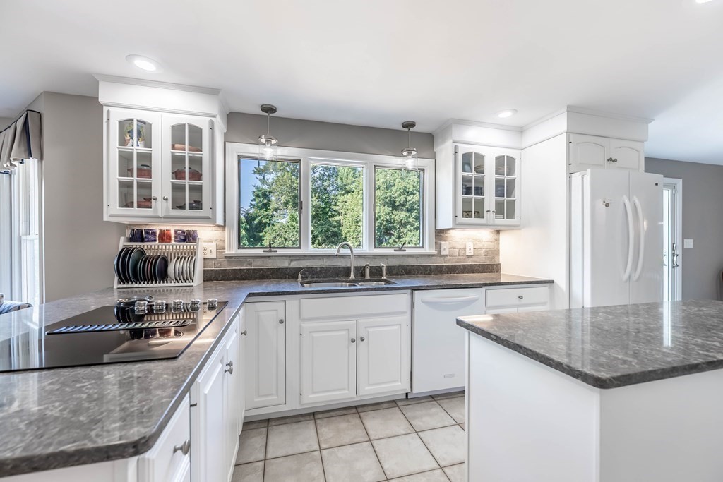 18 Reservation Road Andover, MA 01810 - Photo 3 of 41 Gallery Image 3