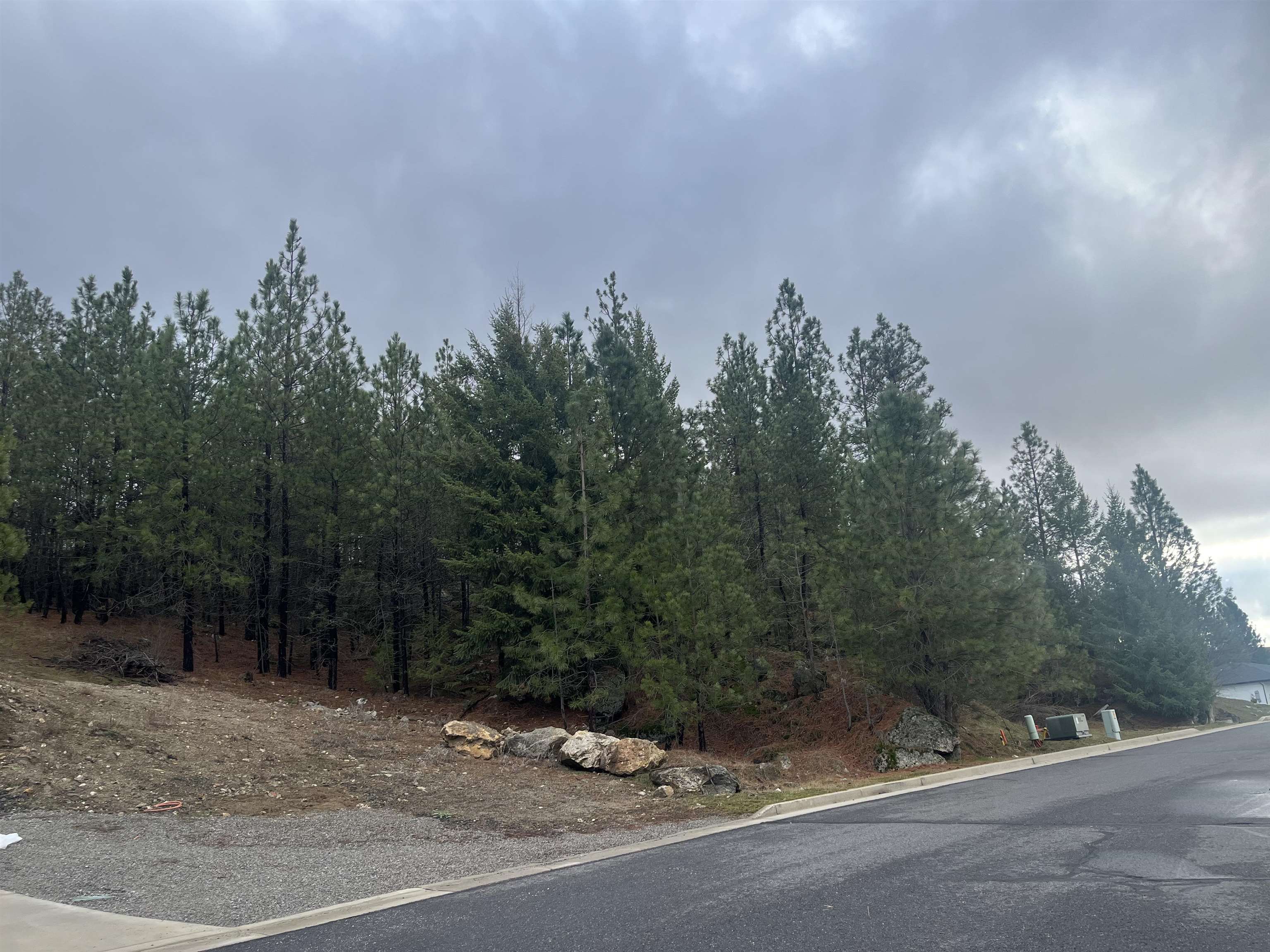 13510 North Golf View Lane Spokane, WA 99208 - Photo 2 of 4