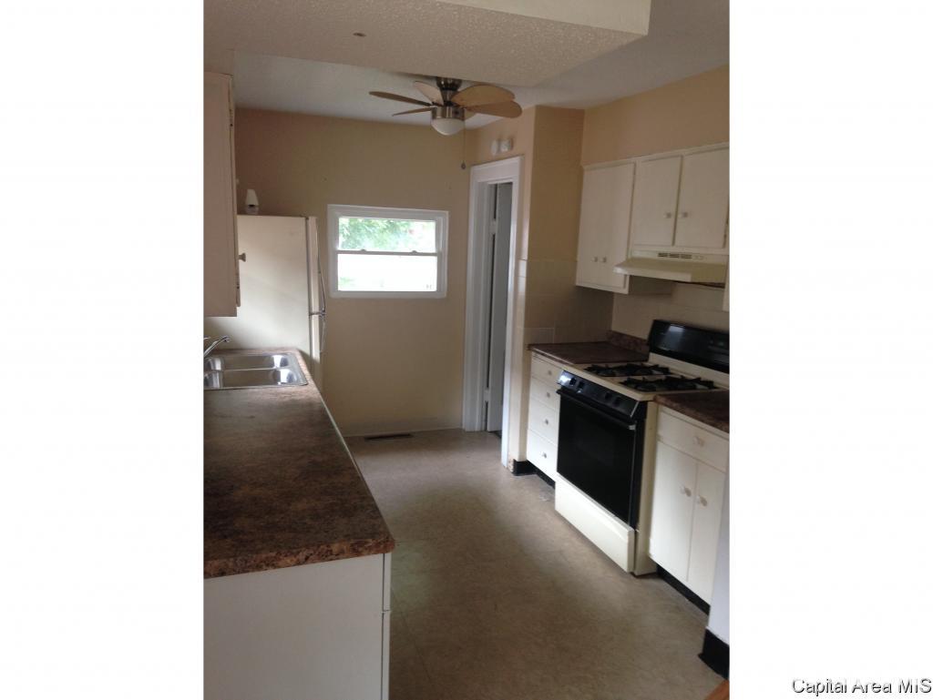 2437 South 7th Street Springfield, IL 62703 - Photo 4 of 9