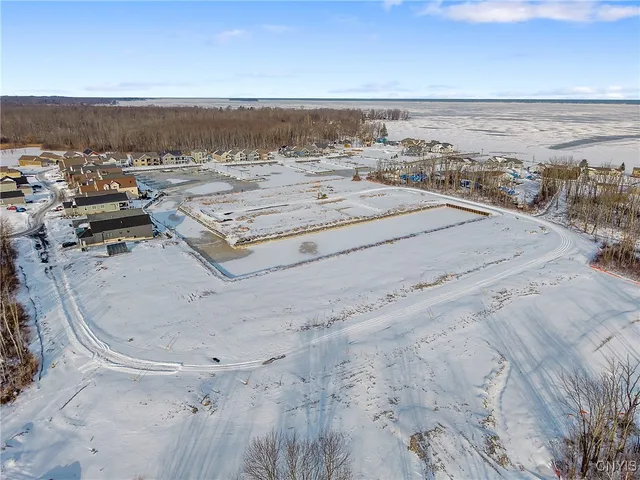 $100,000 | Harbour Town, Bridgeport, NY 13030