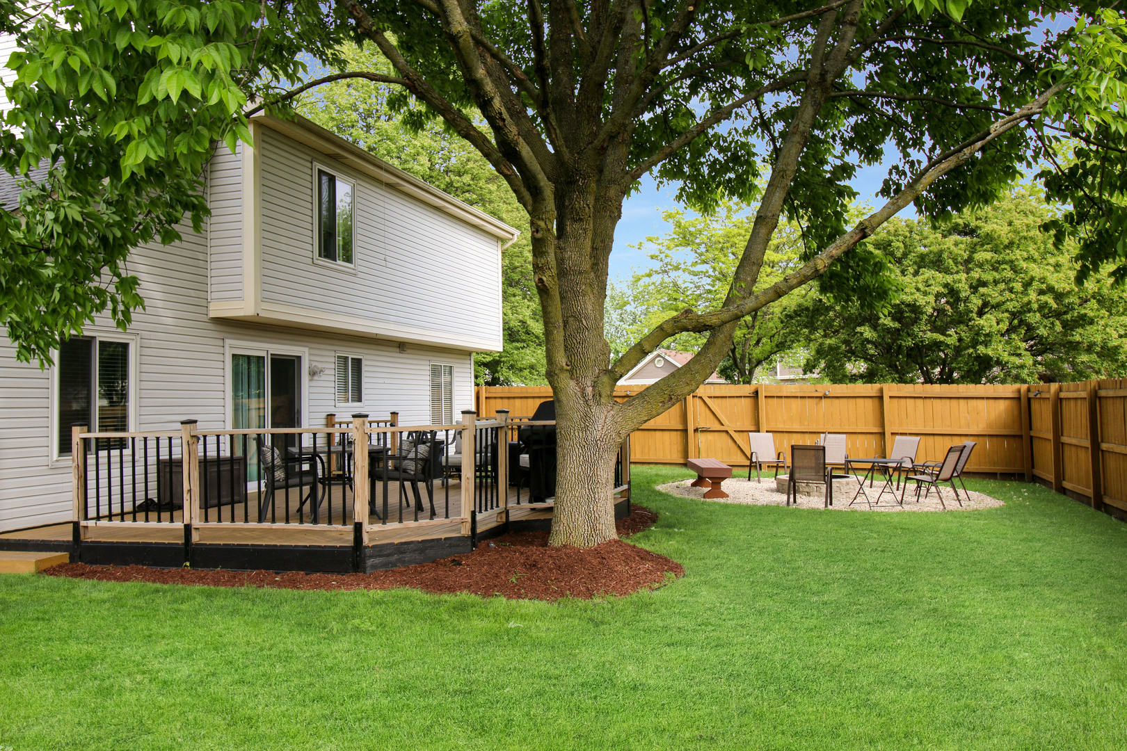 574 Foxford Road Bartlett, IL 60103 - Photo 4 of 22 a view of a house with a yard and deck