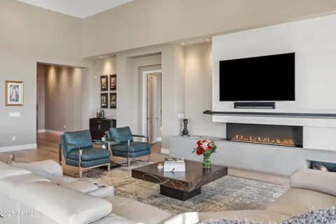 $4,690,000 | 2 Biltmore Estates Drive, Unit 309, Phoenix, AZ 85016