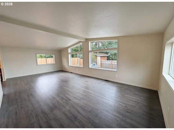 $325,000 | 1524 South 8th Street, Cottage Grove, OR 97424