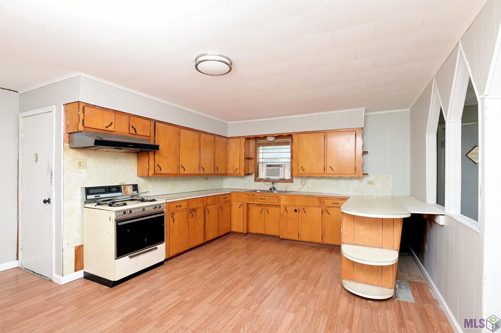208 Authement Street Houma, LA 70363 - Photo 6 of 12 Kitchen