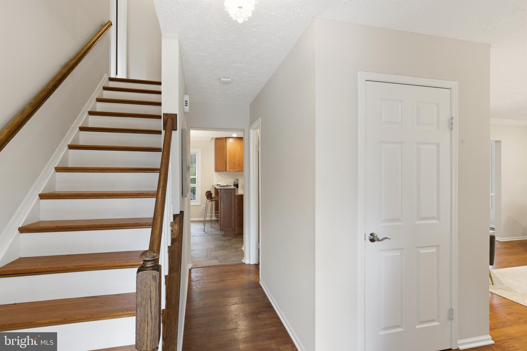 1322 Quail Ridge Drive Reston, VA 20194 - Photo 3 of 59 front foyer