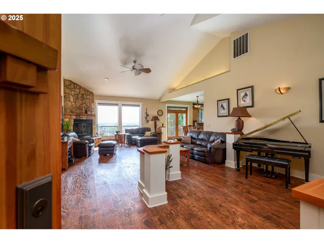 $1,469,000 | 15000 Blacktail Drive, McMinnville, OR 97128