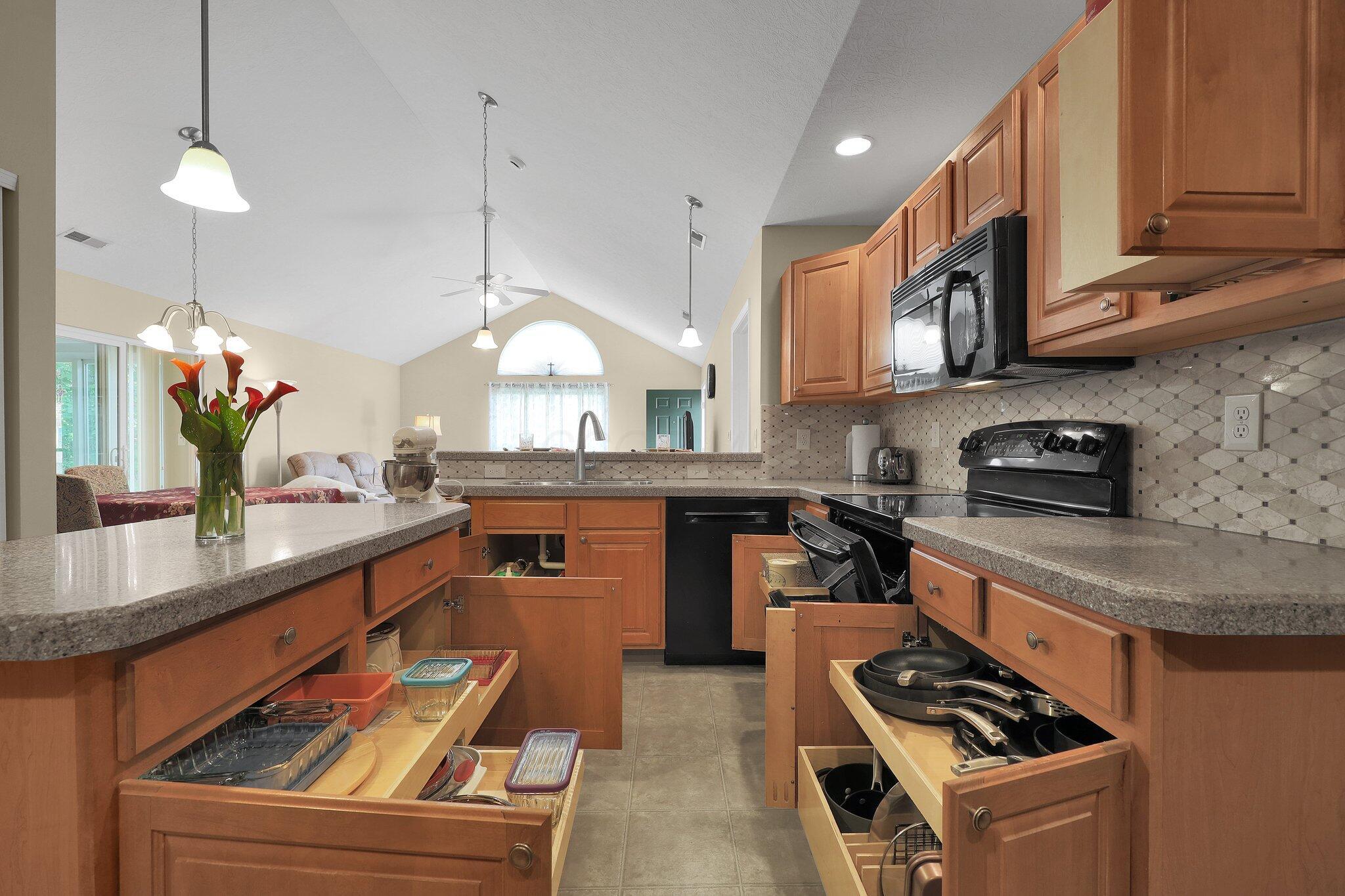 5685 White Goose Road Westerville, OH 43081 - Photo 15 of 37 A Place for Everything!