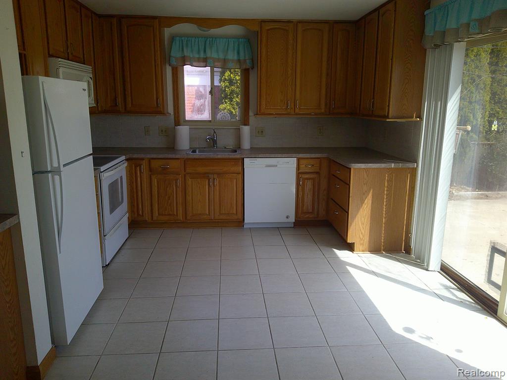 4913 Valley Road Trenton, MI 48183 - Photo 5 of 25 Gallery Image 5