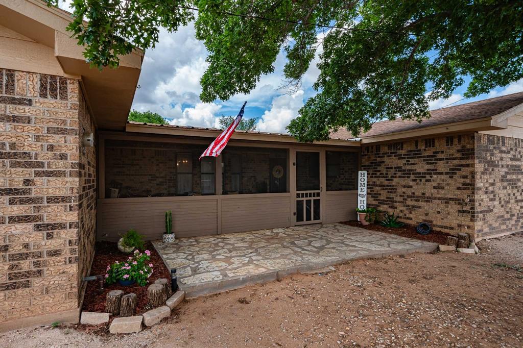 616 West Main Street Bronte, TX 76933 - Photo 5 of 39