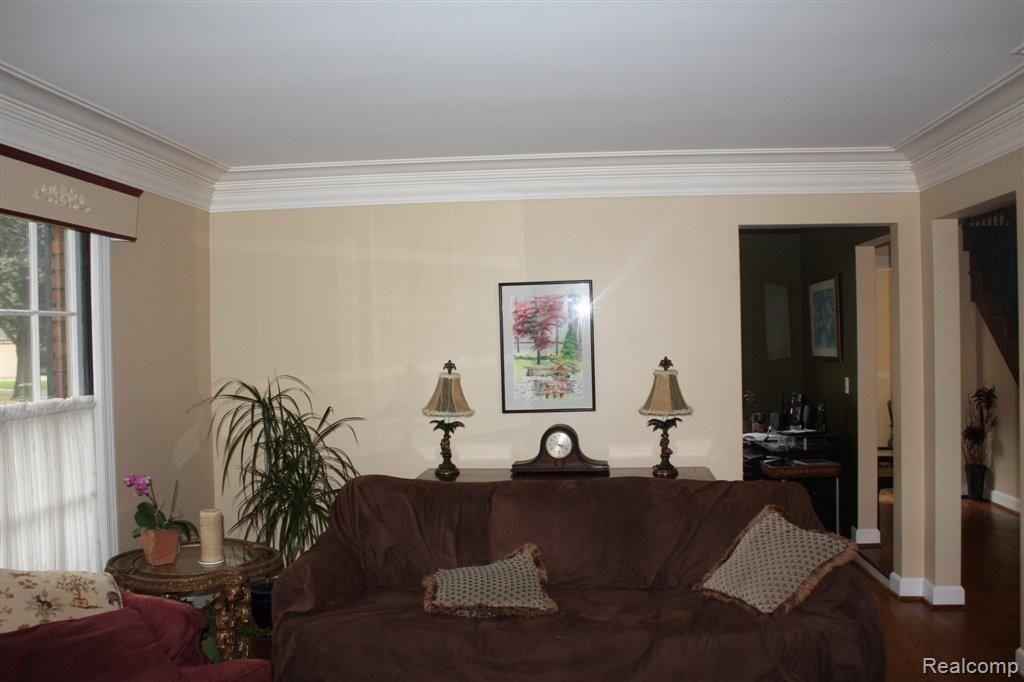 663 Fisher Road Grosse Pointe, MI 48230 - Photo 3 of 27 441.JPG