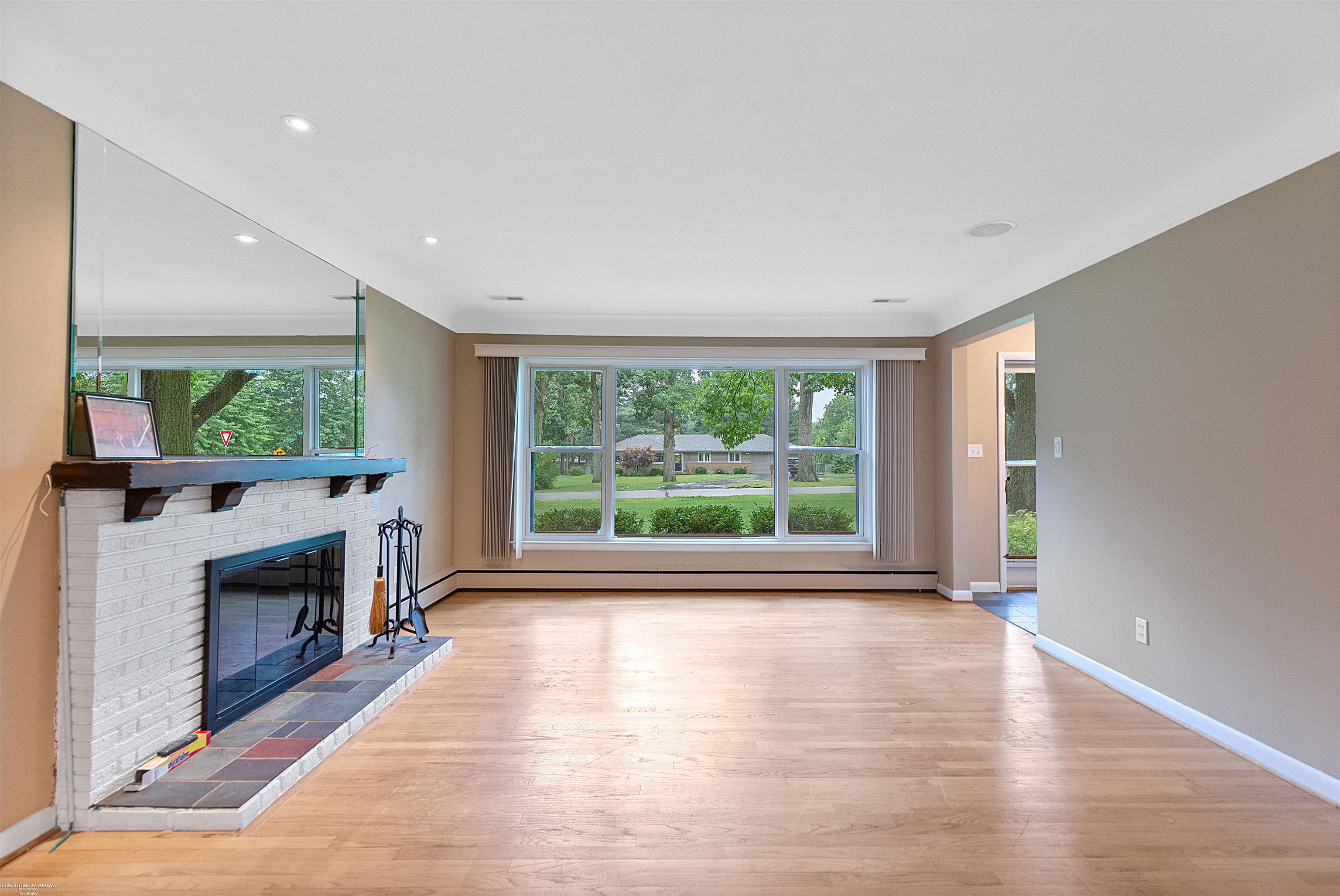 240 Montmorency Road Rochester Hills, MI 48307 - Photo 13 of 40