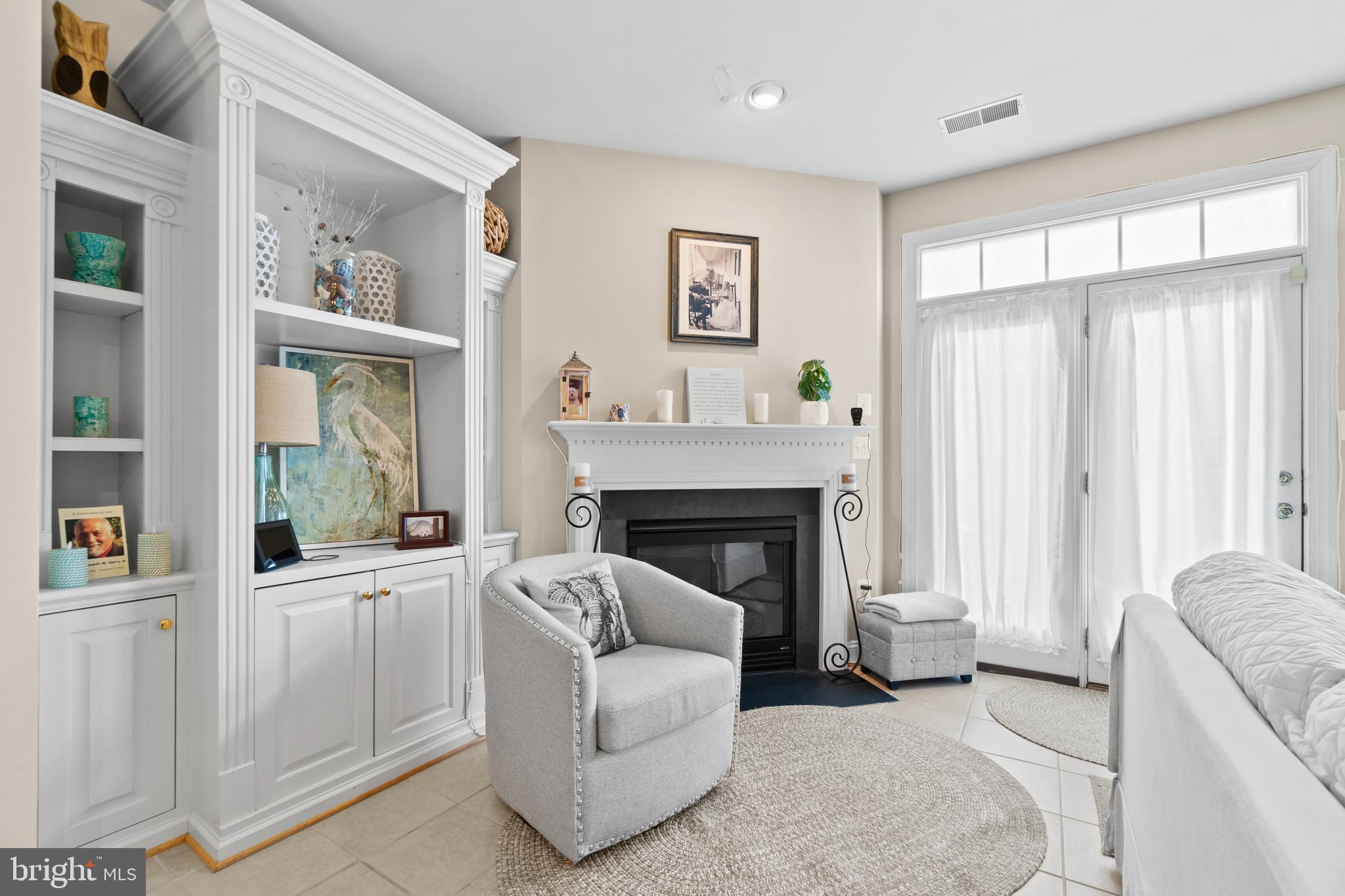 7657 President Street Fulton, MD 20759 - Photo 18 of 43 MAIN LEVEL LIVING AREA