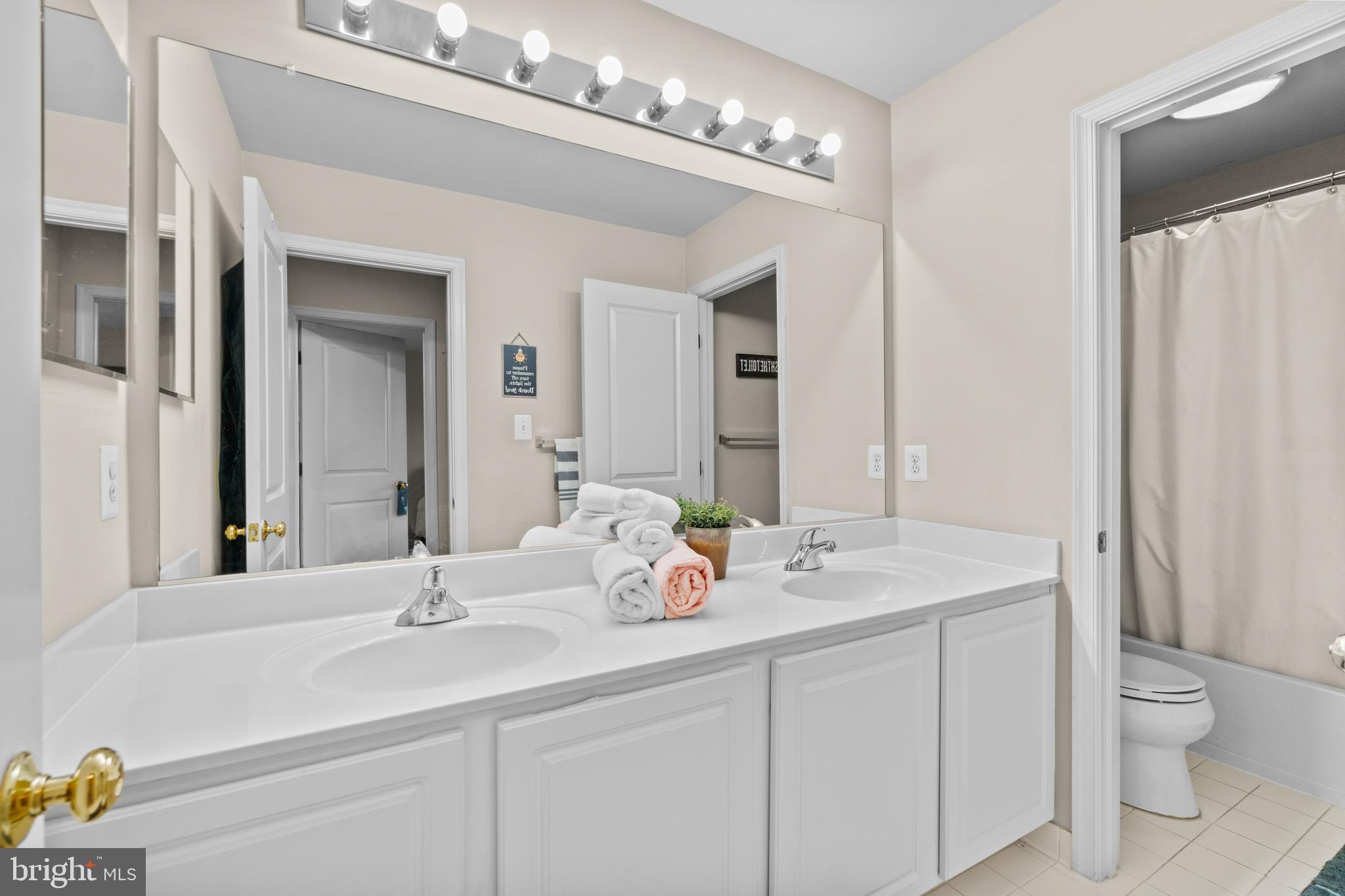7657 President Street Fulton, MD 20759 - Photo 36 of 43 UPPER LEVEL 2 FULL BATHROOM