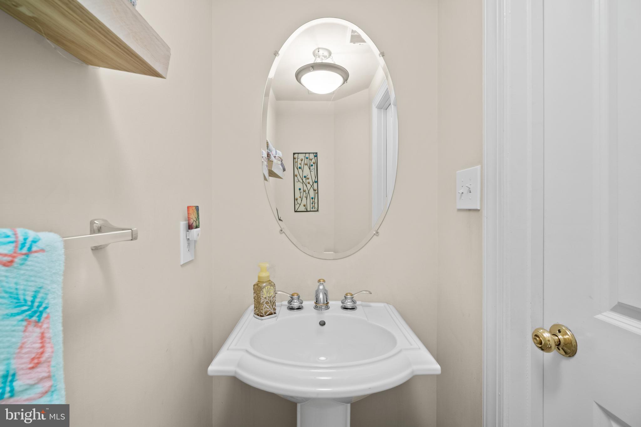 7657 President Street Fulton, MD 20759 - Photo 4 of 43 MAIN LEVEL POWDER ROOM