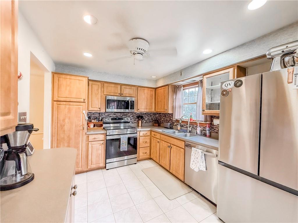 3921 Edge Road Pittsburgh, PA 15227 - Photo 2 of 36