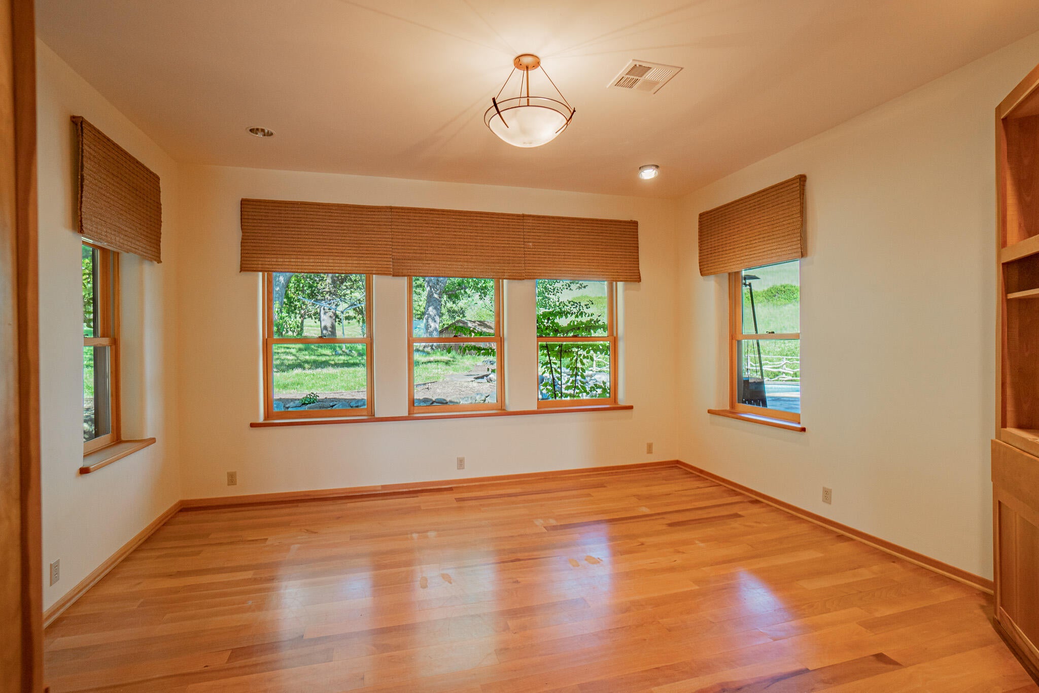 1785 Zemke Road Talent, OR 97540 - Photo 19 of 61 DSC09766-HDR