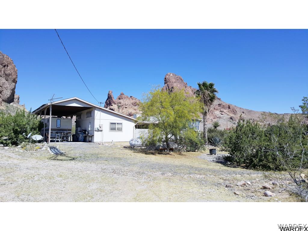 3256 South Tennessee Road Golden Valley, AZ 86413 - Photo 23 of 36 a backyard of a house with a tree