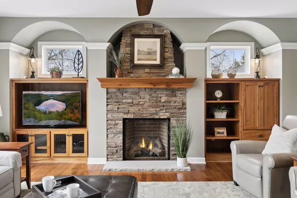 $950,000 | 572 Spruce Circle, Eagan, MN 55123