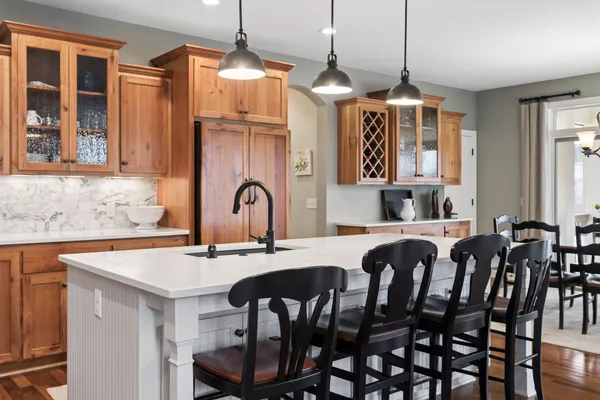 $950,000 | 572 Spruce Circle, Eagan, MN 55123