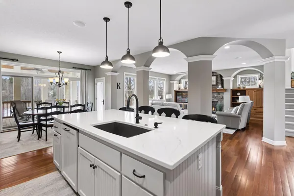 $950,000 | 572 Spruce Circle, Eagan, MN 55123