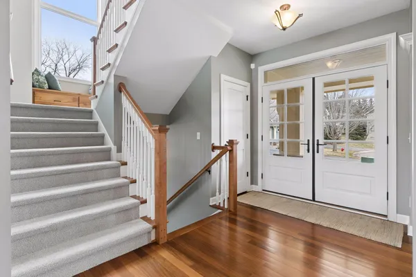 $950,000 | 572 Spruce Circle, Eagan, MN 55123