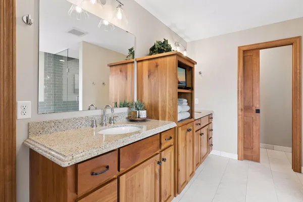 $950,000 | 572 Spruce Circle, Eagan, MN 55123