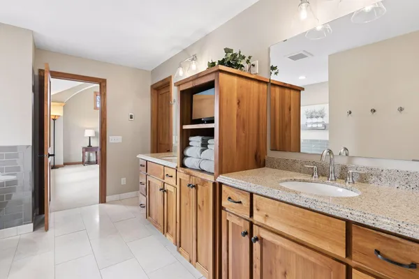 $950,000 | 572 Spruce Circle, Eagan, MN 55123