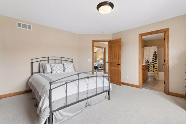 $950,000 | 572 Spruce Circle, Eagan, MN 55123