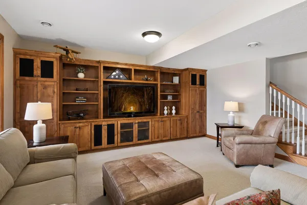 $950,000 | 572 Spruce Circle, Eagan, MN 55123