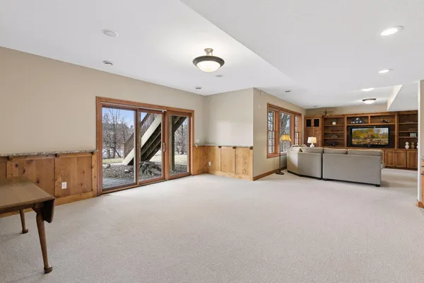 $950,000 | 572 Spruce Circle, Eagan, MN 55123