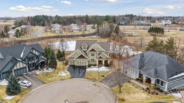 $950,000 | 572 Spruce Circle, Eagan, MN 55123