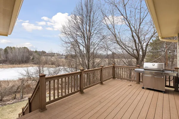 $950,000 | 572 Spruce Circle, Eagan, MN 55123