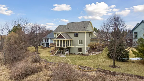 $950,000 | 572 Spruce Circle, Eagan, MN 55123