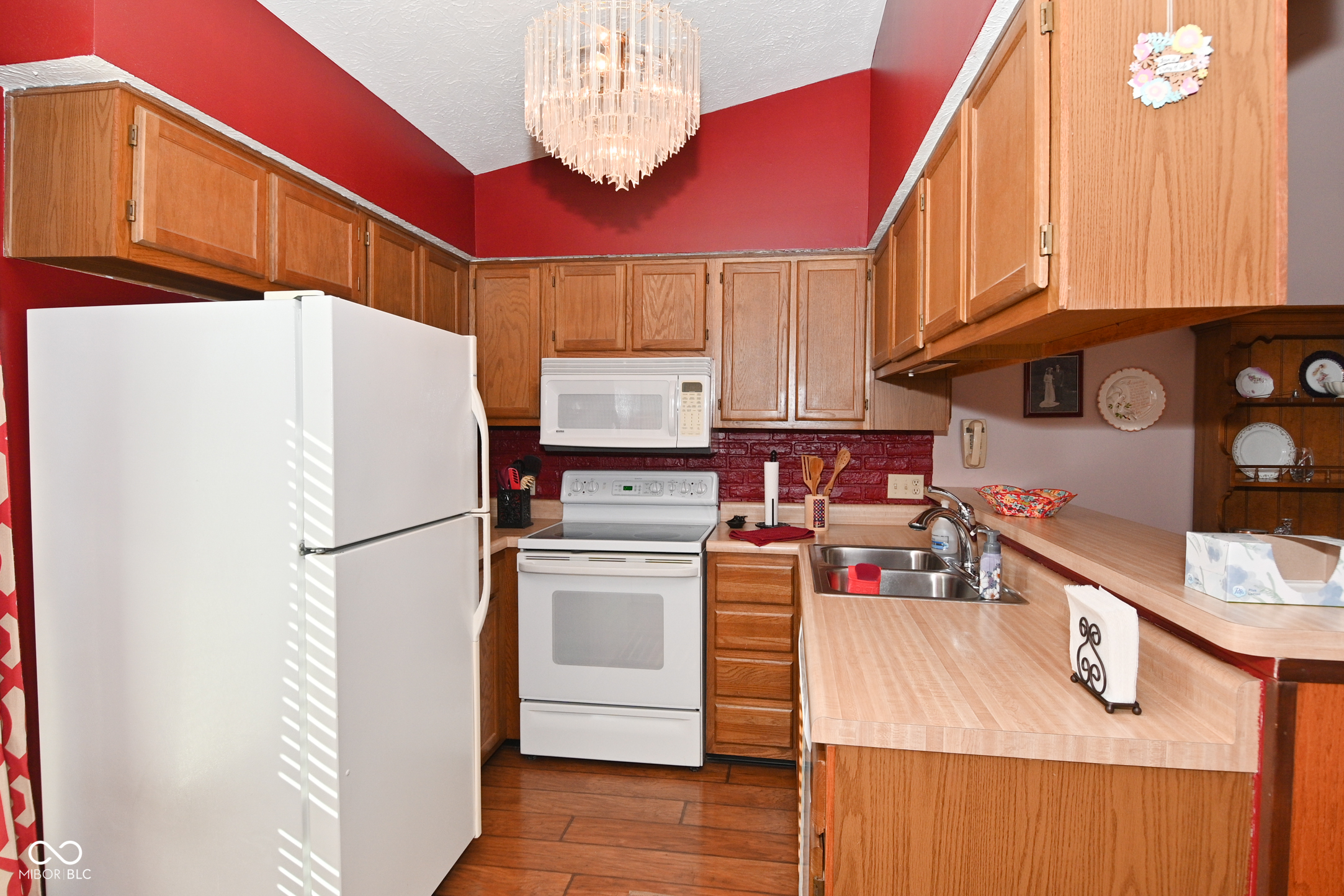 1798 Wellesley Lane Indianapolis, IN 46219 - Photo 8 of 48