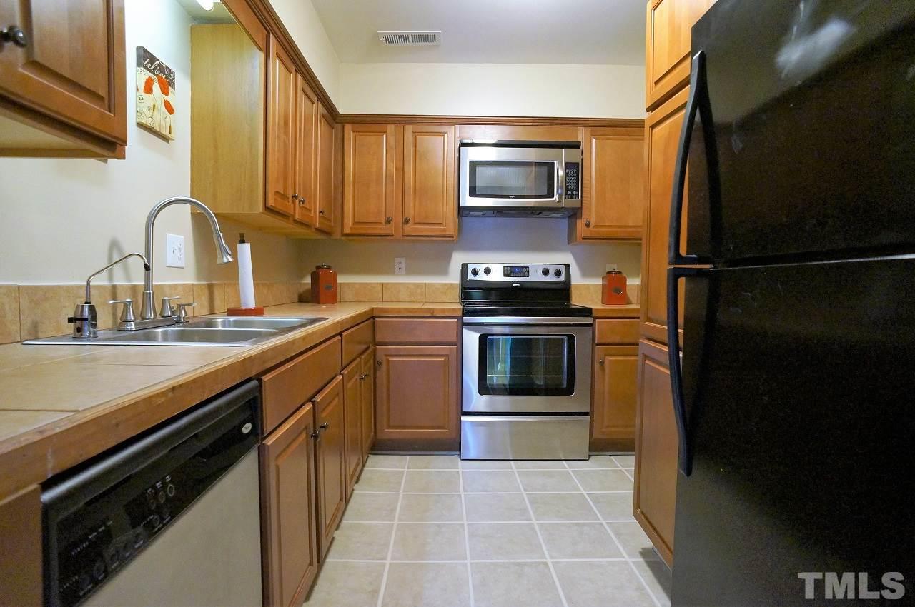 618 Pine Ridge Place, Unit 618 Raleigh, NC 27609 - Photo 4 of 20 a kitchen with a sink stove and refrigerator