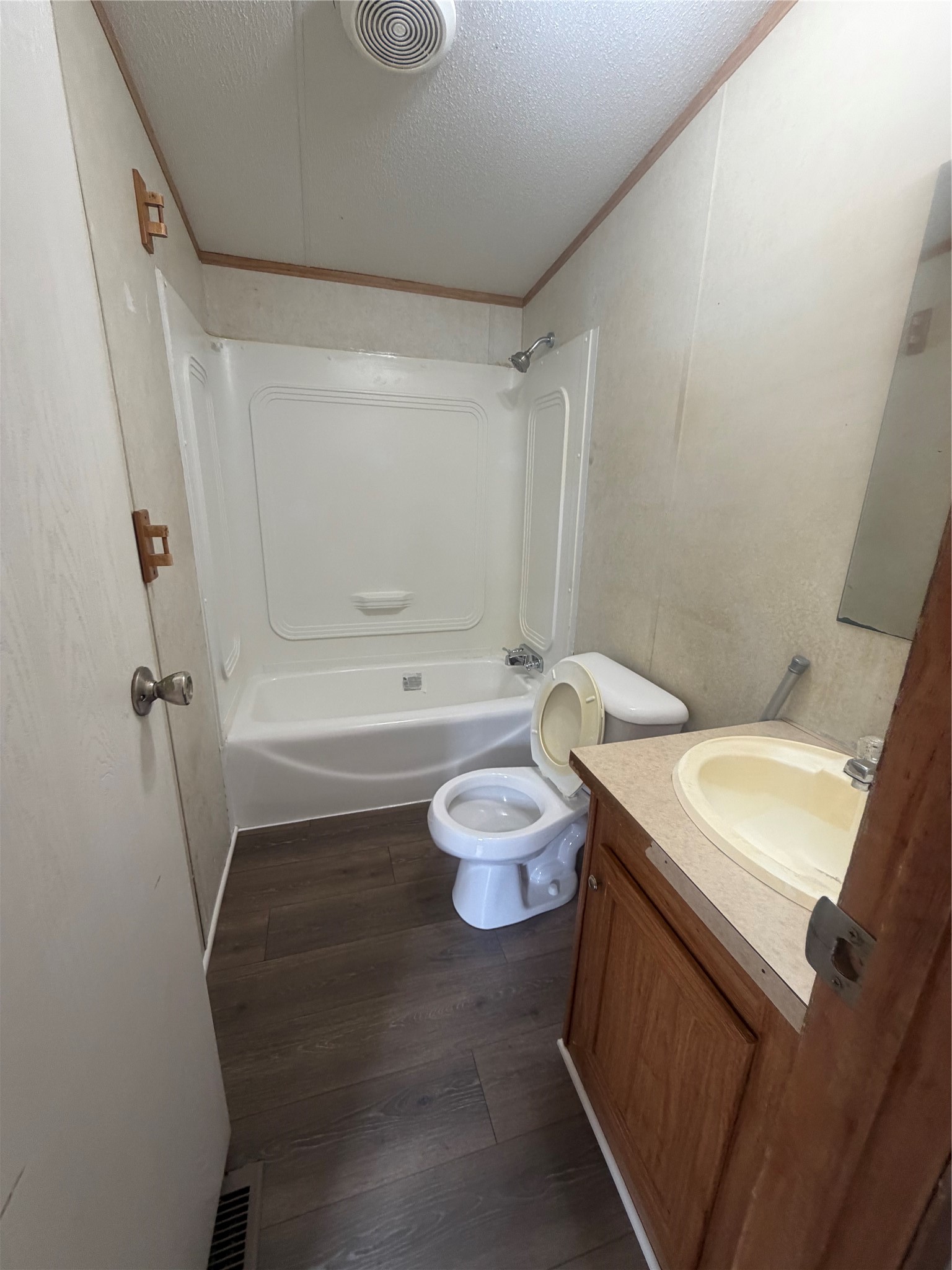 601 Clear Lake Road, Unit B Highlands, TX 77562 - Photo 5 of 12