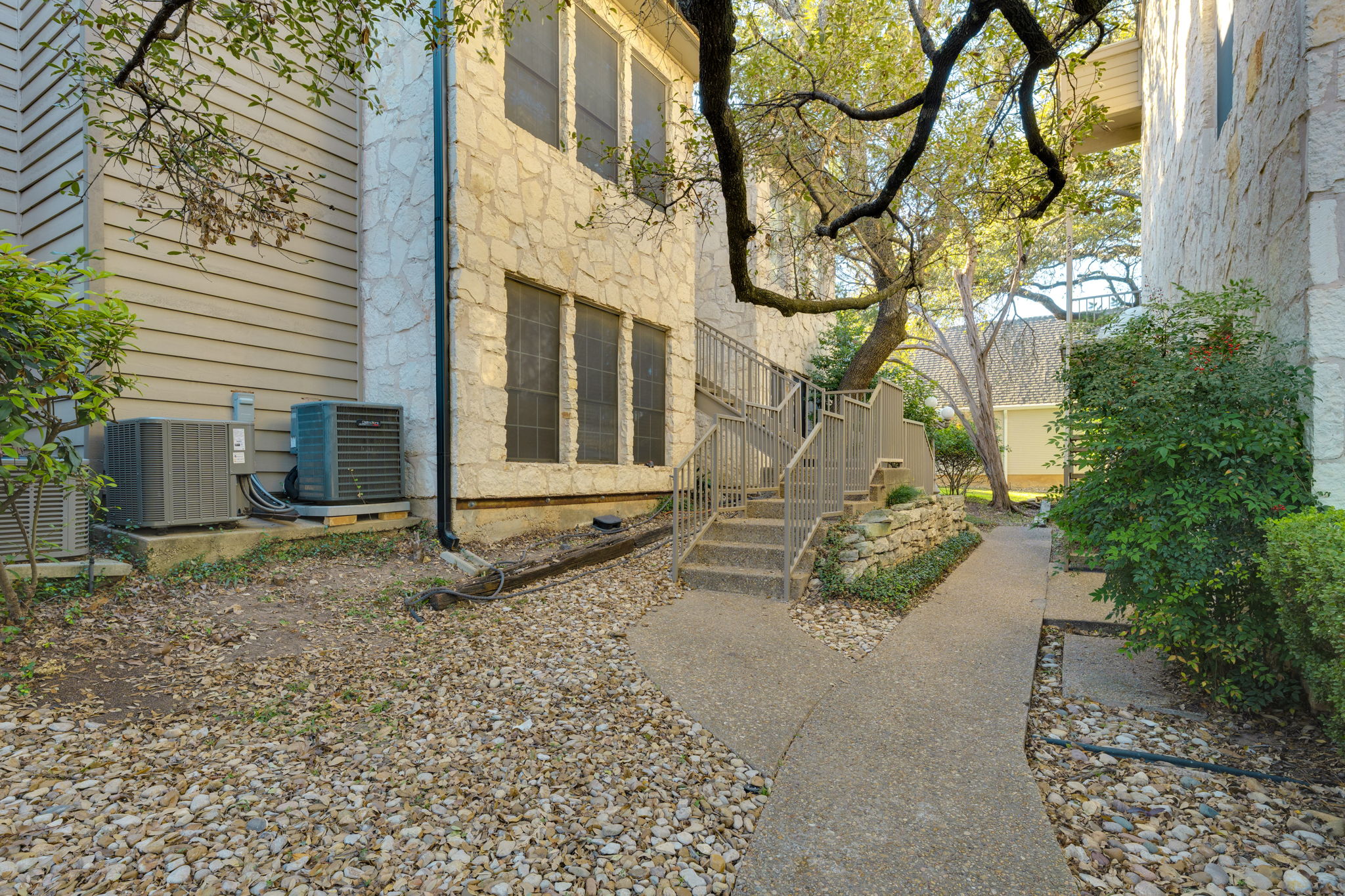 3809 Spicewood Springs Road, Unit 150 Austin, TX 78759 - Photo 35 of 35 a backyard of a house