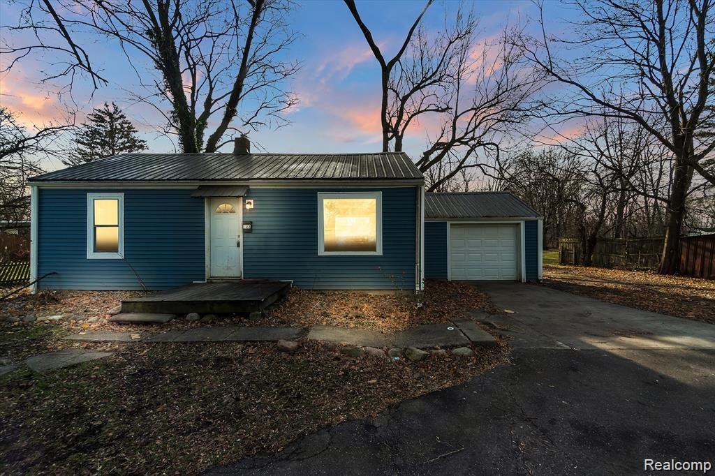 823 West Silver Lake Road Fenton, MI 48430 - Photo 4 of 31