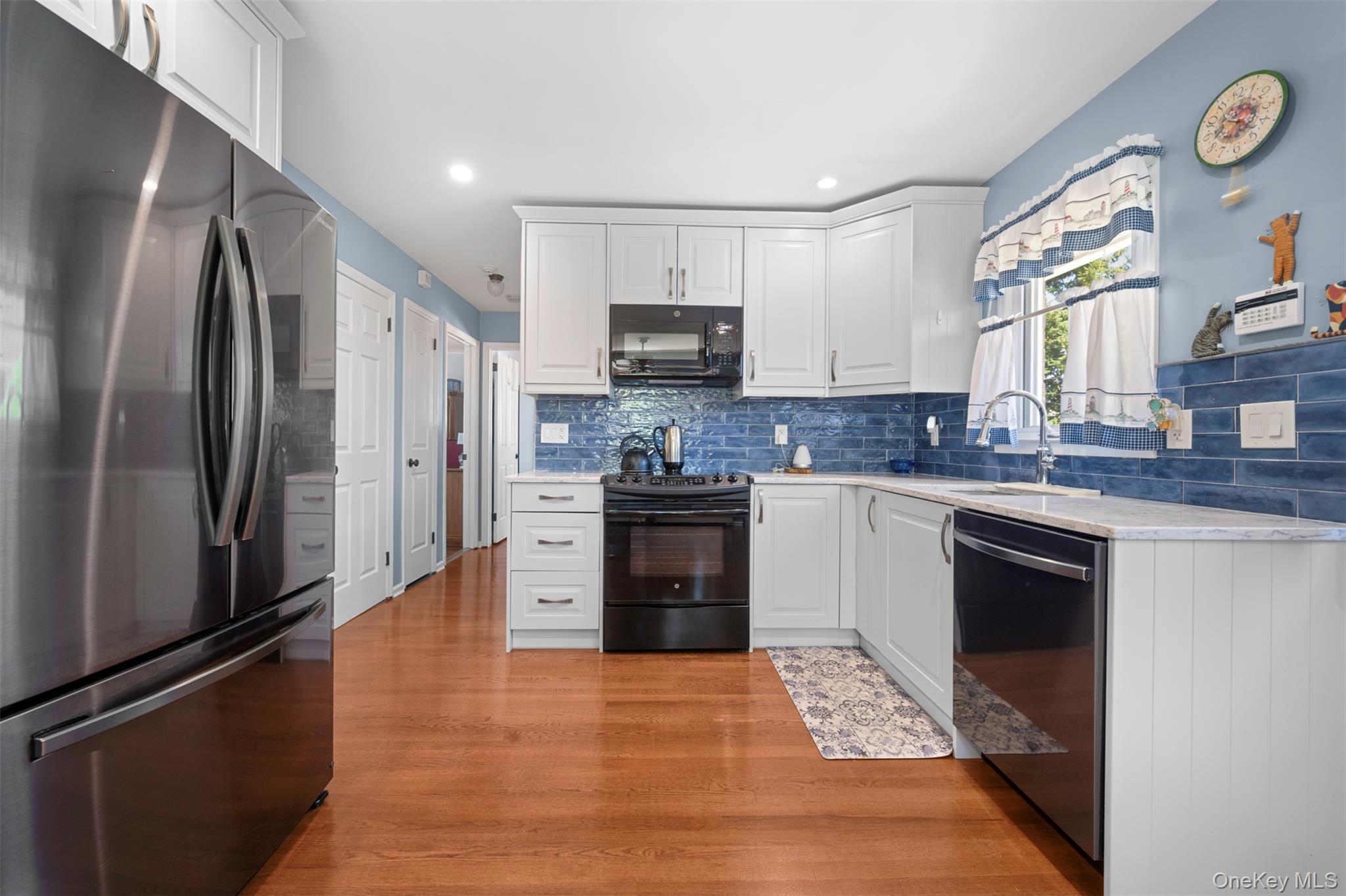 2389 Lindy Road Westbury, NY 11590 - Photo 10 of 41