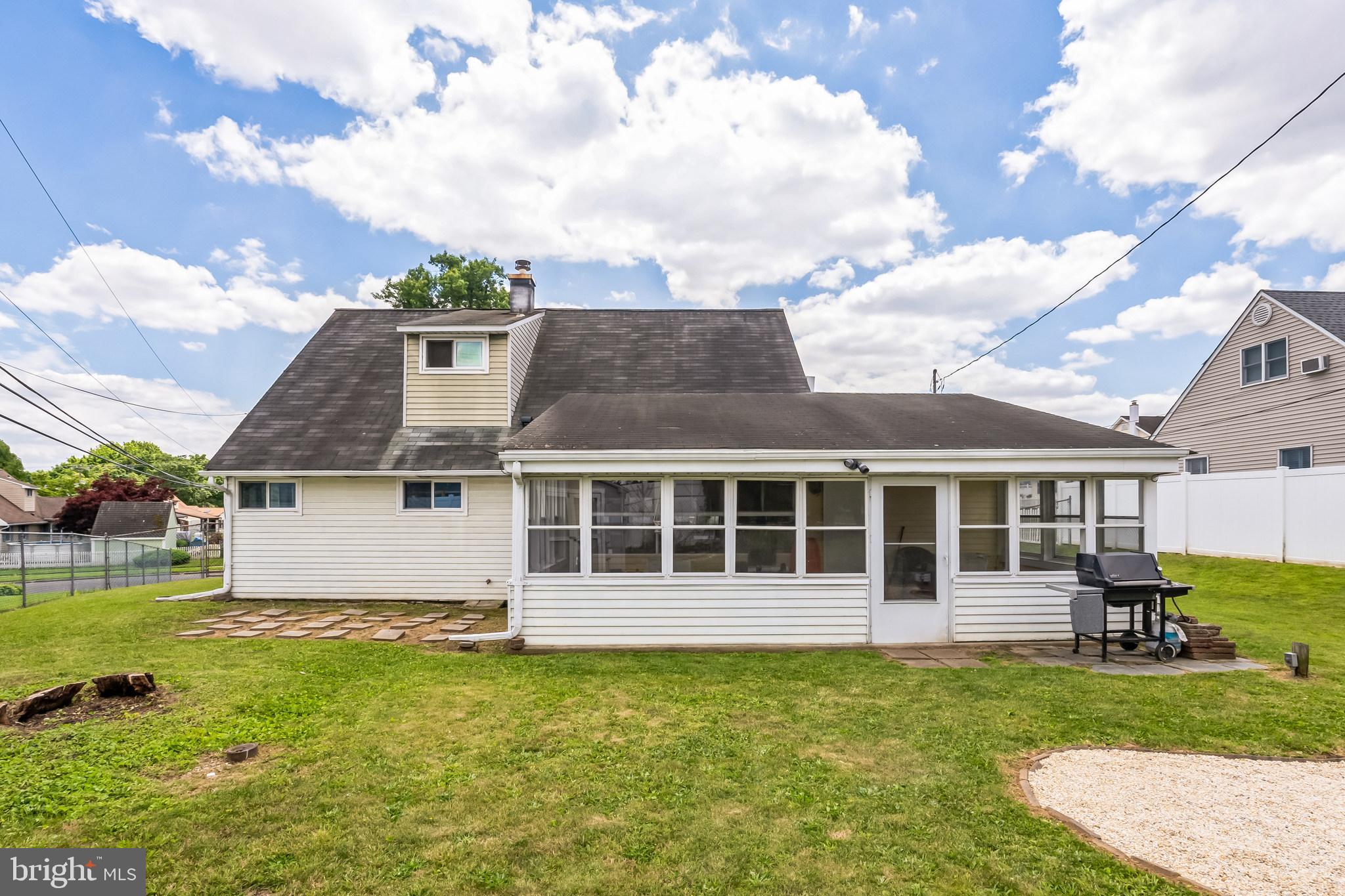 47 Calicobush Road Levittown, PA 19057 - Photo 3 of 30