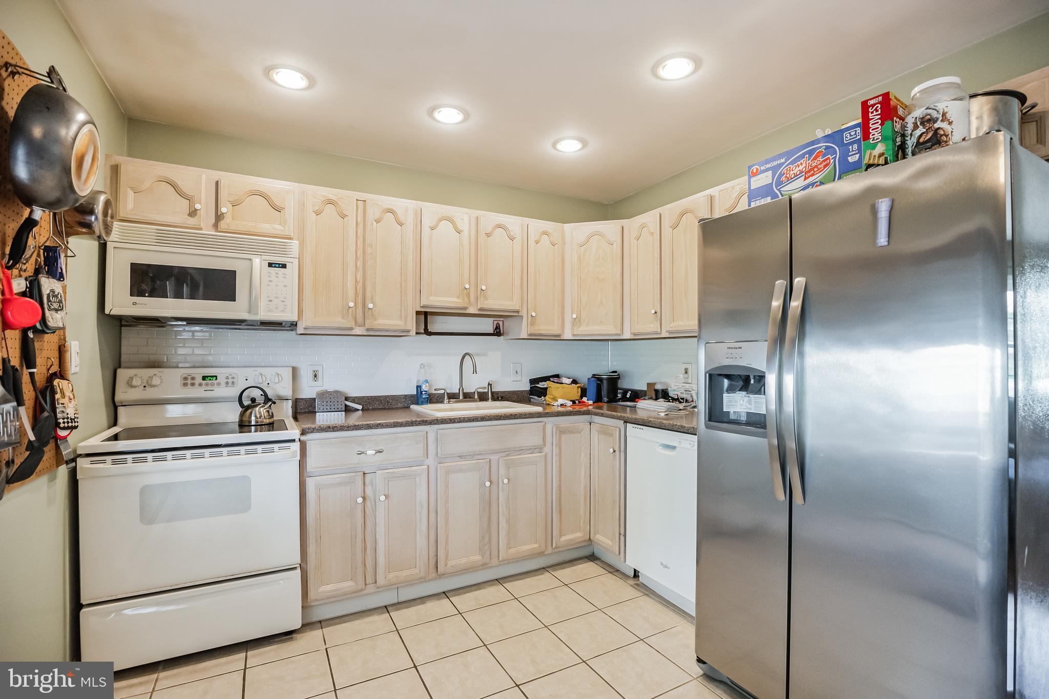 47 Calicobush Road Levittown, PA 19057 - Photo 8 of 30