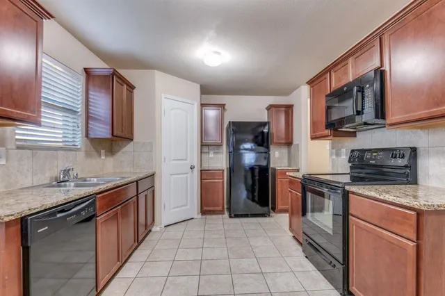 $305,000 | 2046 Enchanted Rock Drive, Forney, TX 75126