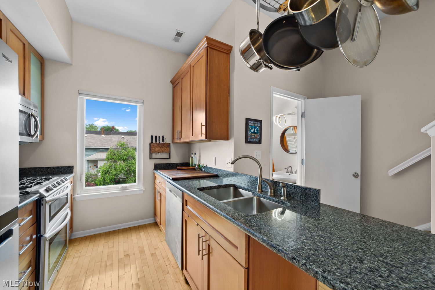 2575 West 9th Street Cleveland, OH 44113 - Photo 13 of 32