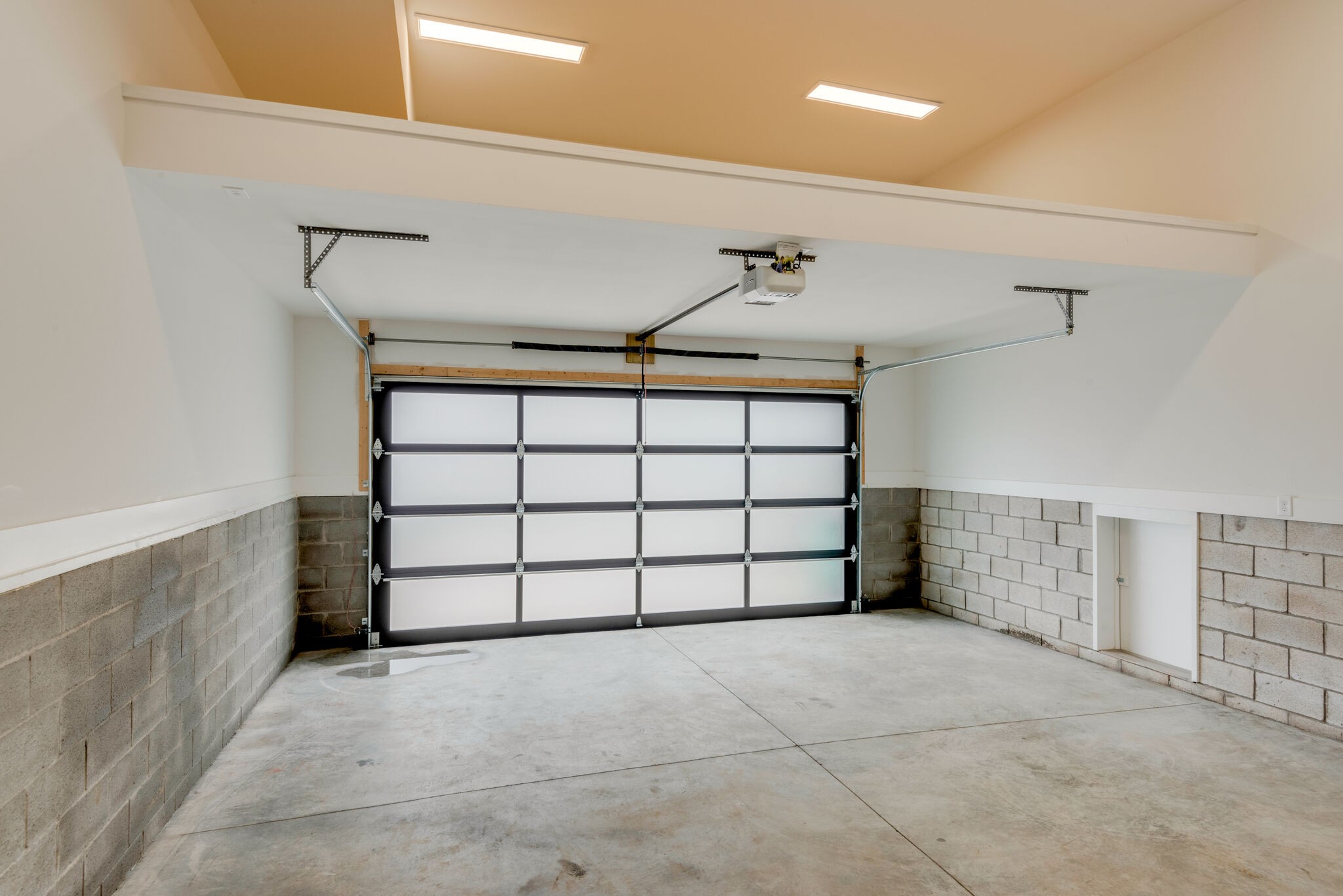1022 B 9th Avenue South Nashville, TN 37203 - Photo 38 of 38 a view of a garage