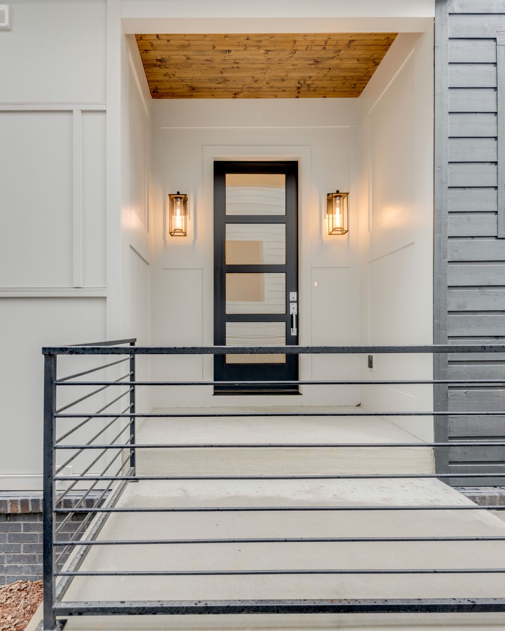 1022 B 9th Avenue South Nashville, TN 37203 - Photo 7 of 38 a view of entryway