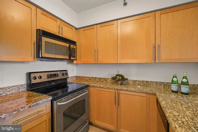 $285,900 | 10101 Grosvenor Place, Unit 1004, Rockville, MD 20852